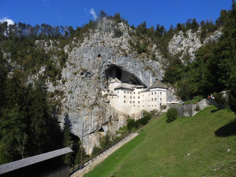 predjama castle slovenie